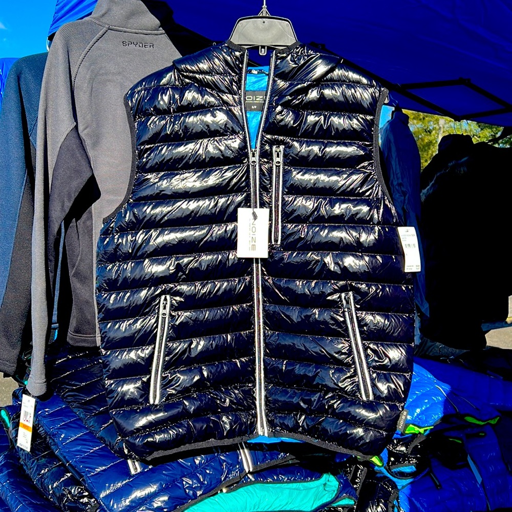 NOIZE Vegan Puffer Vest Black with Blue Liner
